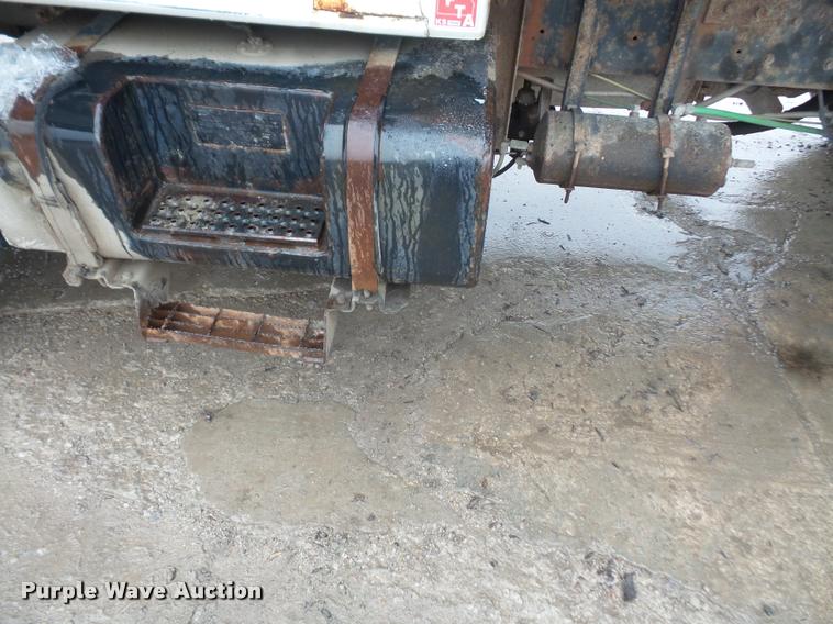 image for item DA8027 1999 Ford F800 dump truck