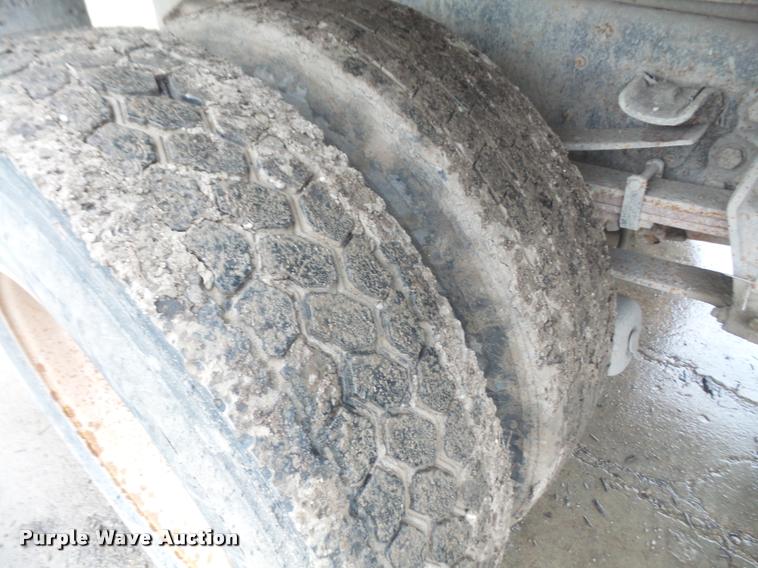 image for item DA8027 1999 Ford F800 dump truck