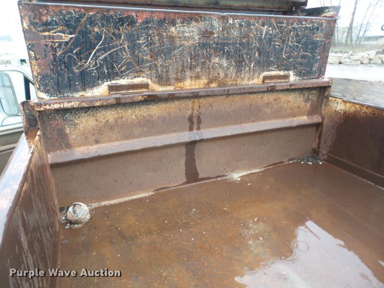 image for item DA8027 1999 Ford F800 dump truck