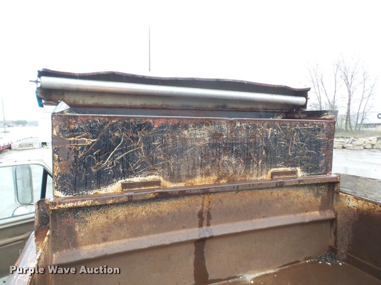 image for item DA8027 1999 Ford F800 dump truck