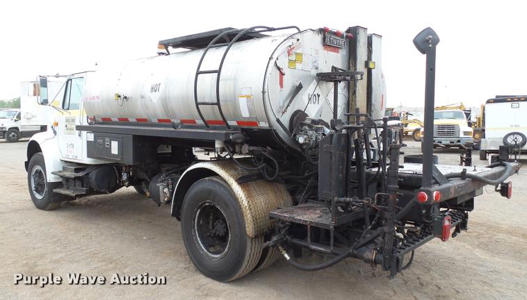 image for item DB0140 1993 International 4700 oil distribution truck