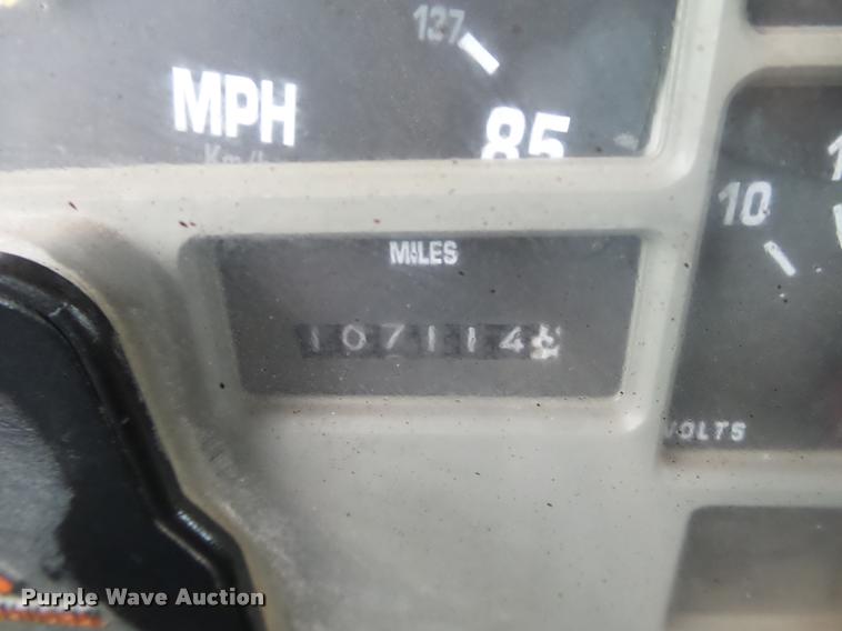 image for item DB0140 1993 International 4700 oil distribution truck