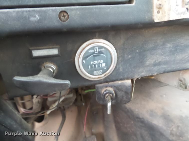 image for item DB0140 1993 International 4700 oil distribution truck