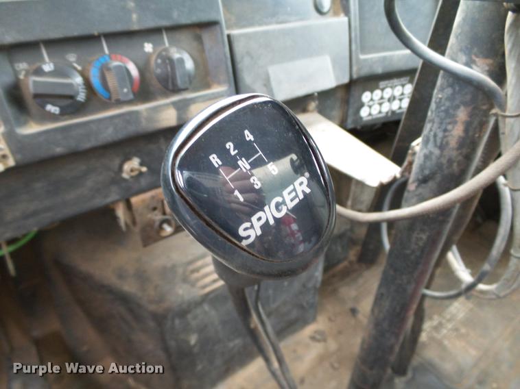 image for item DB0140 1993 International 4700 oil distribution truck