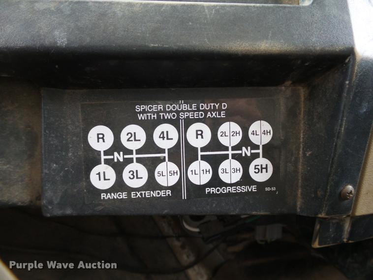 image for item DB0140 1993 International 4700 oil distribution truck