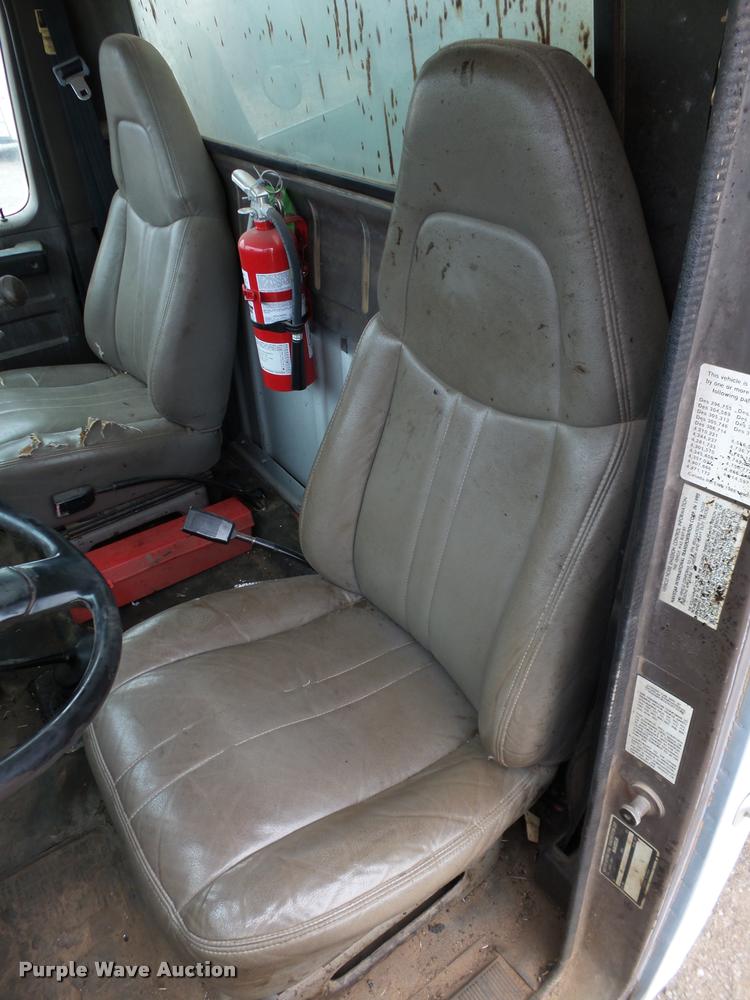 image for item DB0140 1993 International 4700 oil distribution truck