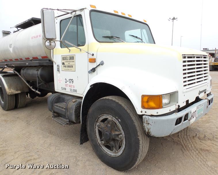 image for item DB0140 1993 International 4700 oil distribution truck