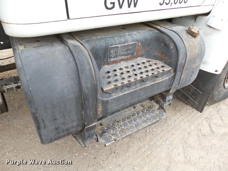 image for item DB0140 1993 International 4700 oil distribution truck