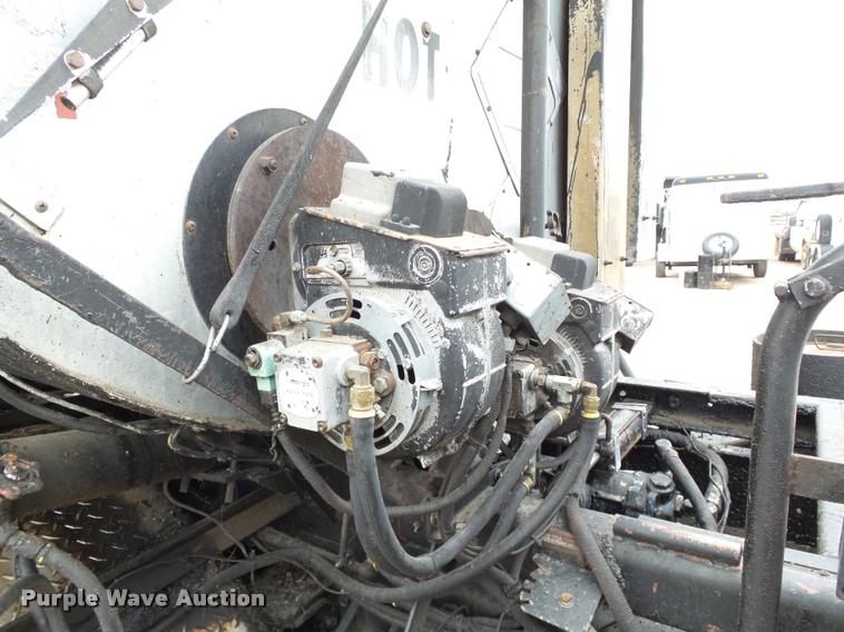 image for item DB0140 1993 International 4700 oil distribution truck