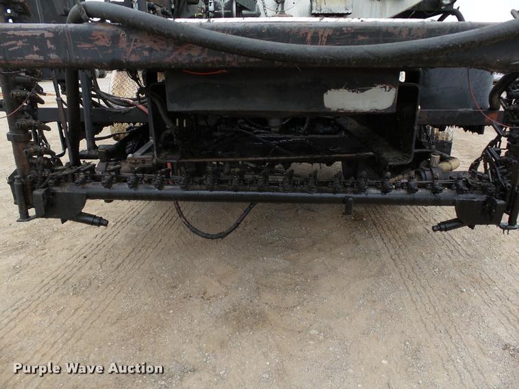 image for item DB0140 1993 International 4700 oil distribution truck