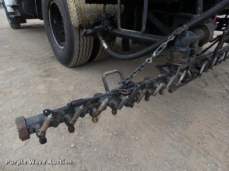 image for item DB0140 1993 International 4700 oil distribution truck