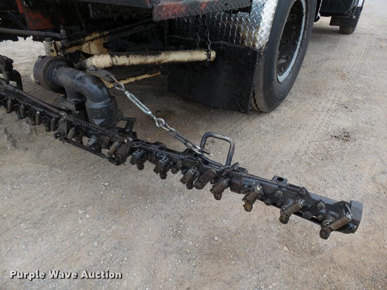 image for item DB0140 1993 International 4700 oil distribution truck