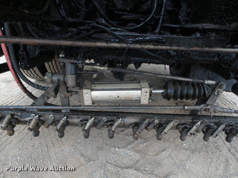 image for item DB0140 1993 International 4700 oil distribution truck