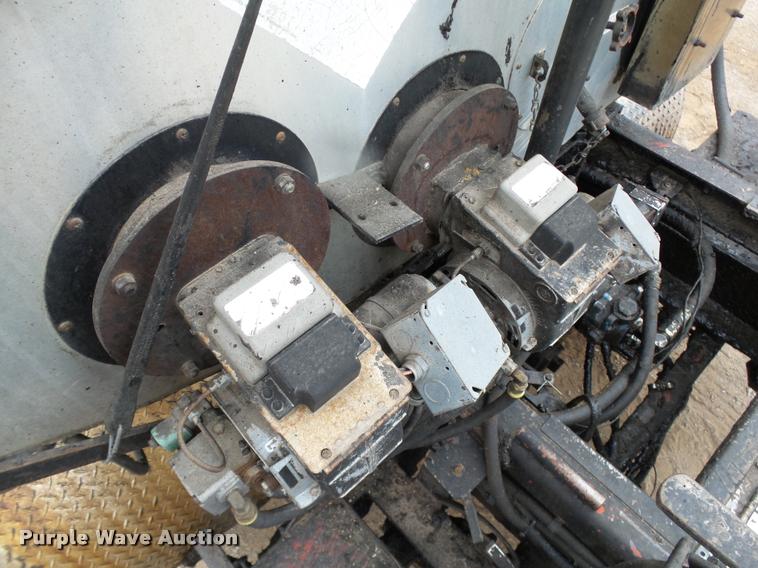 image for item DB0140 1993 International 4700 oil distribution truck