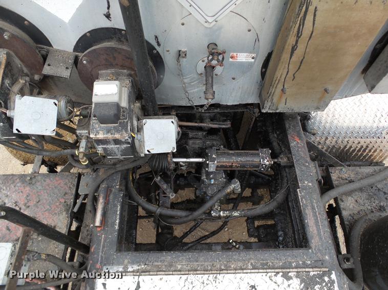 image for item DB0140 1993 International 4700 oil distribution truck