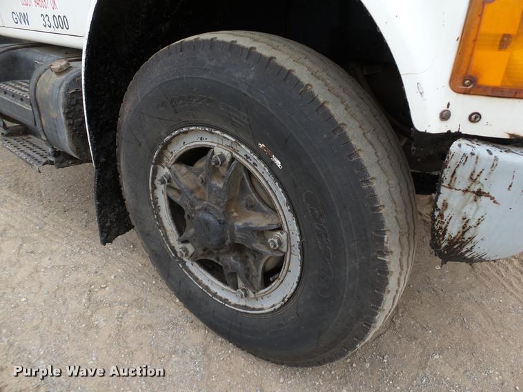 image for item DB0140 1993 International 4700 oil distribution truck