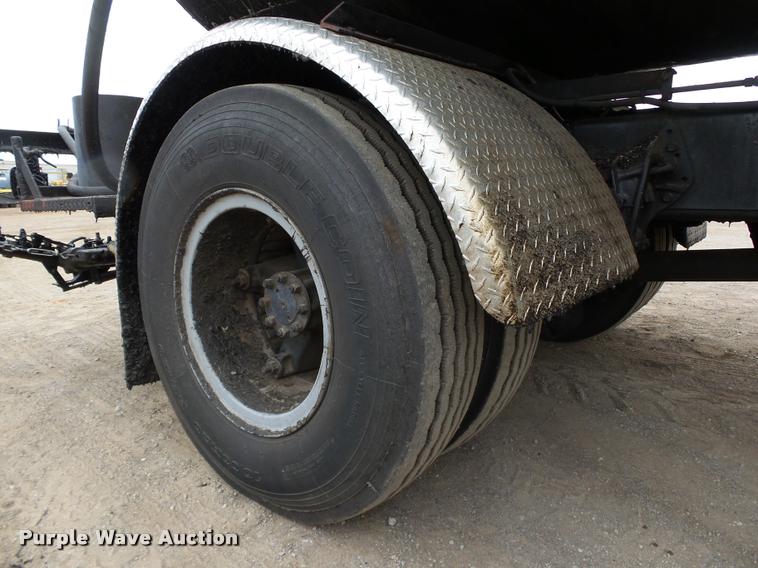 image for item DB0140 1993 International 4700 oil distribution truck