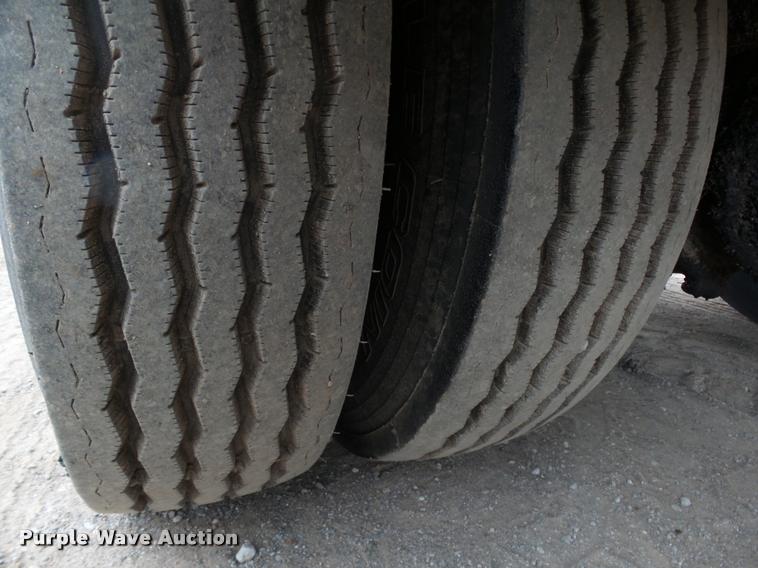 image for item DB0140 1993 International 4700 oil distribution truck