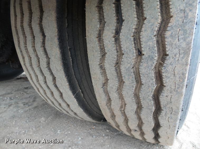 image for item DB0140 1993 International 4700 oil distribution truck