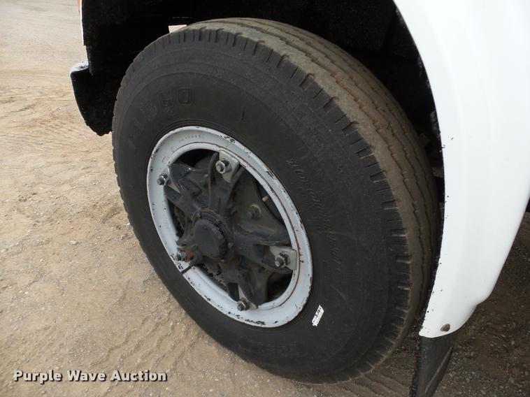 image for item DB0140 1993 International 4700 oil distribution truck