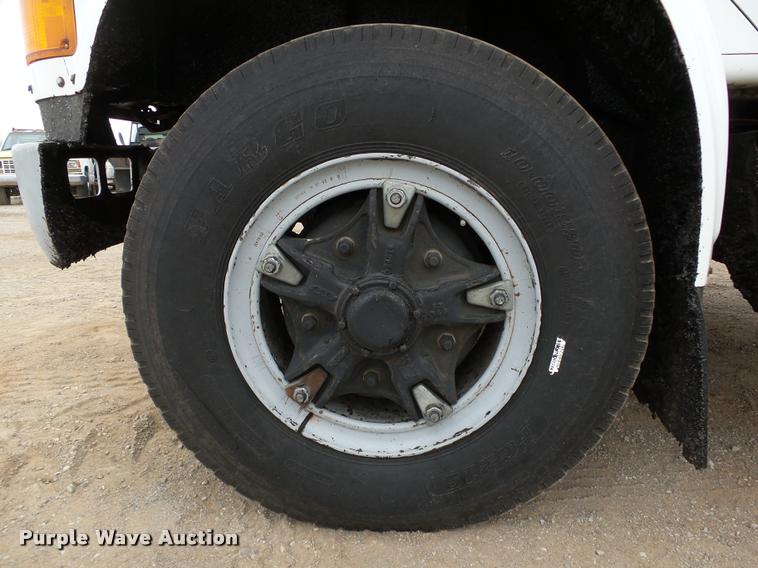 image for item DB0140 1993 International 4700 oil distribution truck