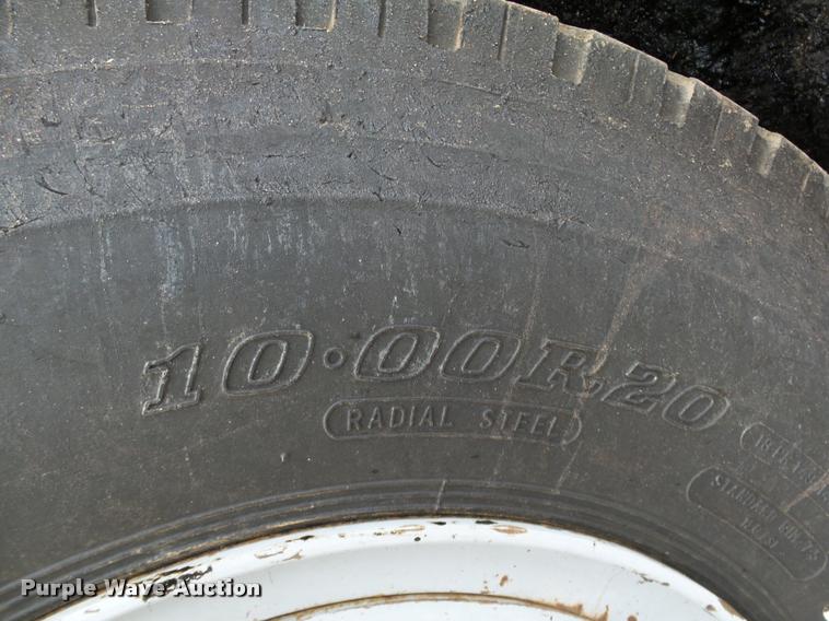 image for item DB0140 1993 International 4700 oil distribution truck