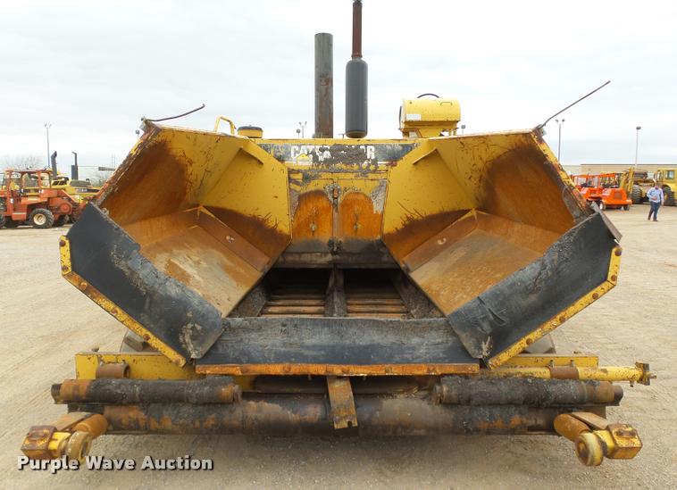 image for item DB0141 1999 Caterpillar AP-1055B paver