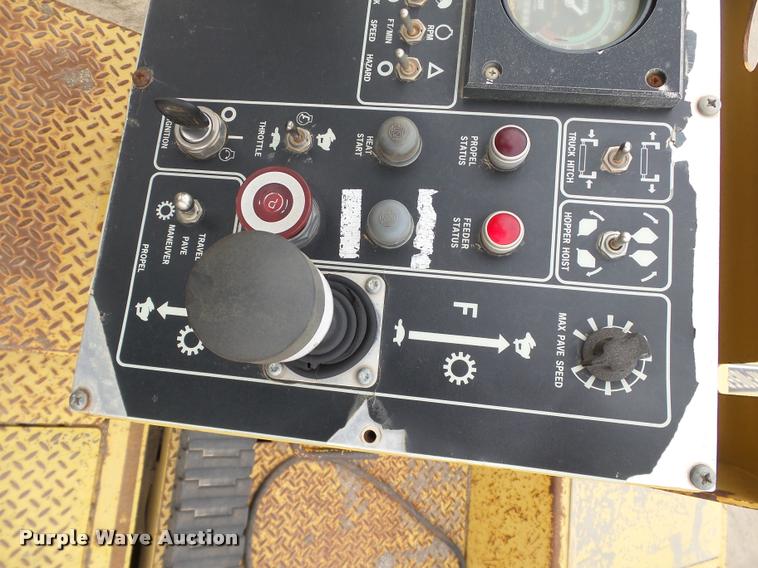 image for item DB0141 1999 Caterpillar AP-1055B paver