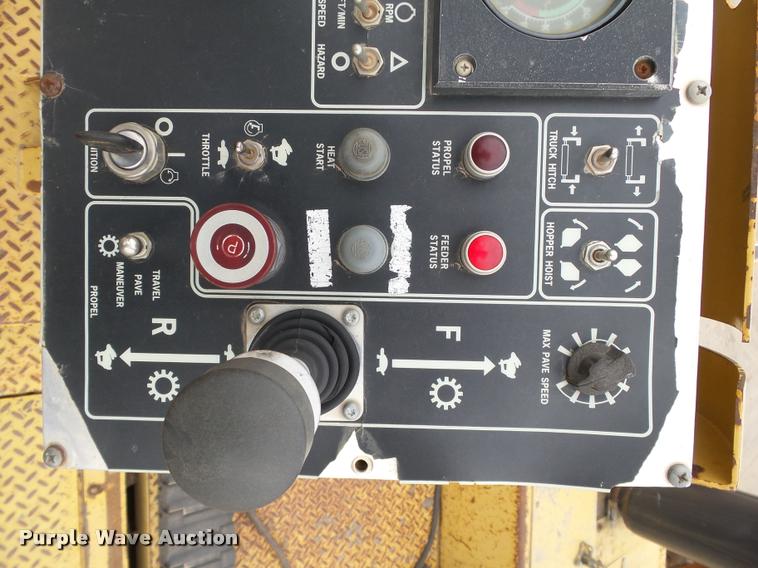 image for item DB0141 1999 Caterpillar AP-1055B paver