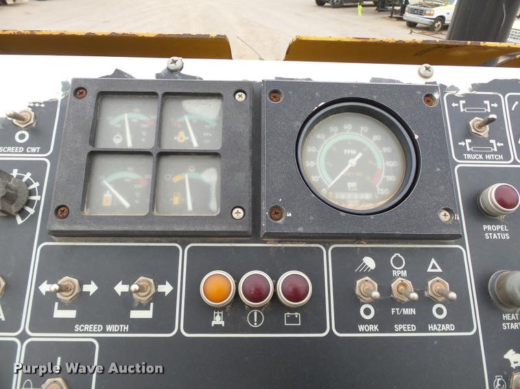 image for item DB0141 1999 Caterpillar AP-1055B paver