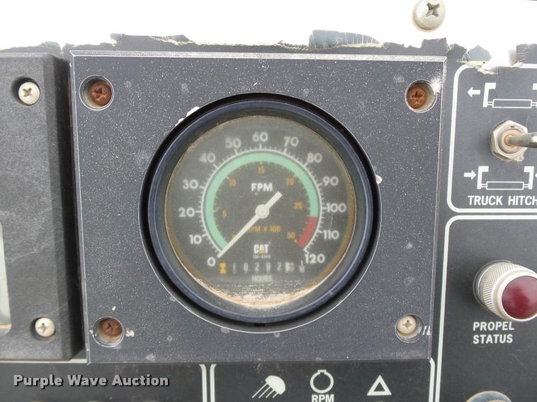 image for item DB0141 1999 Caterpillar AP-1055B paver