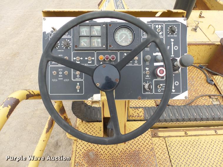 image for item DB0141 1999 Caterpillar AP-1055B paver