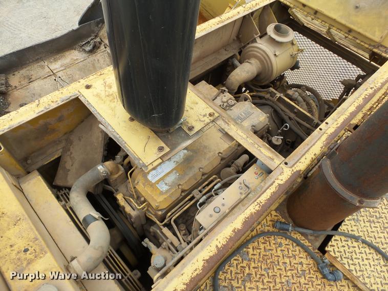 image for item DB0141 1999 Caterpillar AP-1055B paver