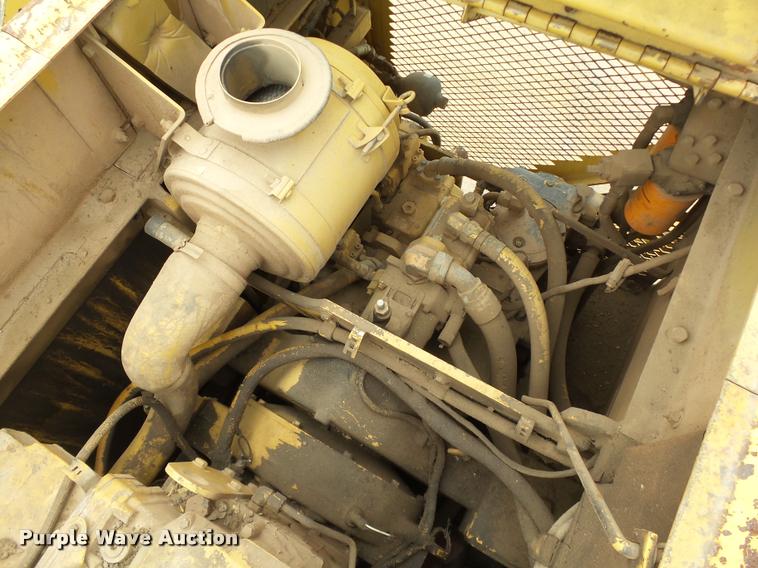 image for item DB0141 1999 Caterpillar AP-1055B paver