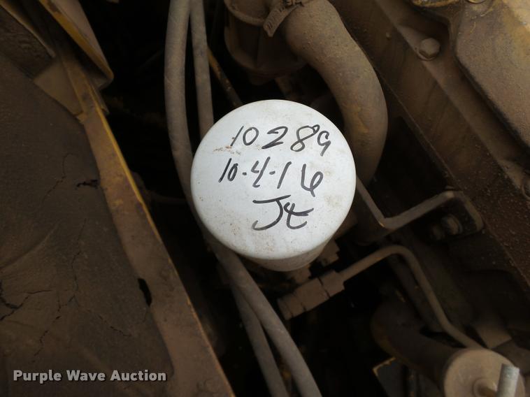 image for item DB0141 1999 Caterpillar AP-1055B paver