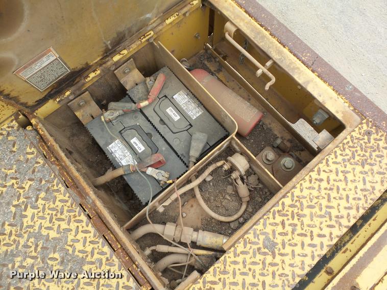 image for item DB0141 1999 Caterpillar AP-1055B paver