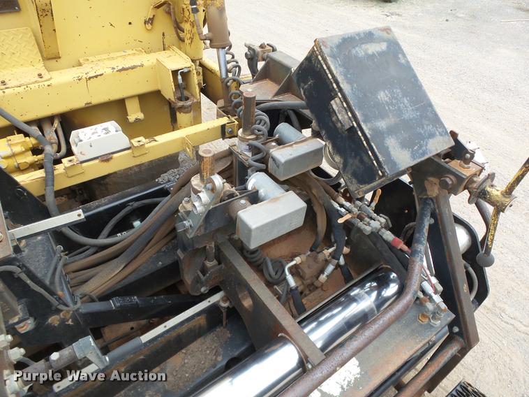 image for item DB0141 1999 Caterpillar AP-1055B paver