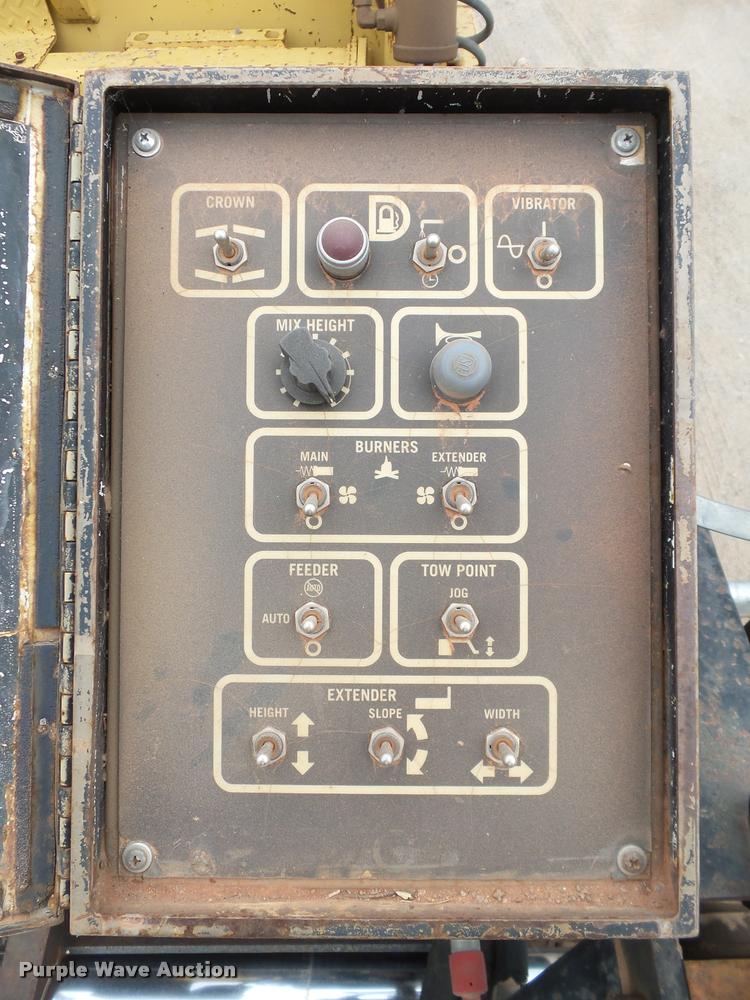 image for item DB0141 1999 Caterpillar AP-1055B paver