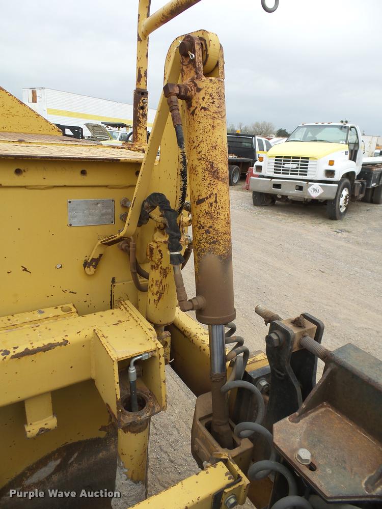 image for item DB0141 1999 Caterpillar AP-1055B paver