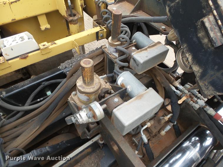 image for item DB0141 1999 Caterpillar AP-1055B paver