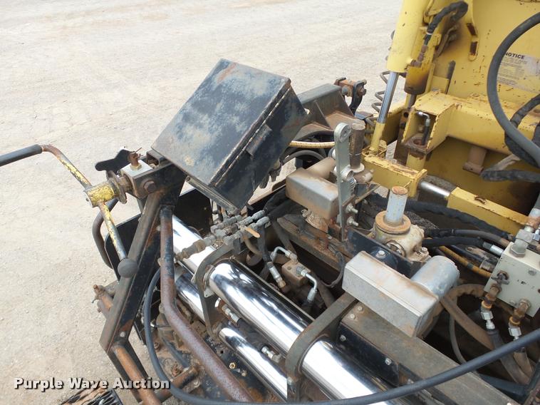 image for item DB0141 1999 Caterpillar AP-1055B paver