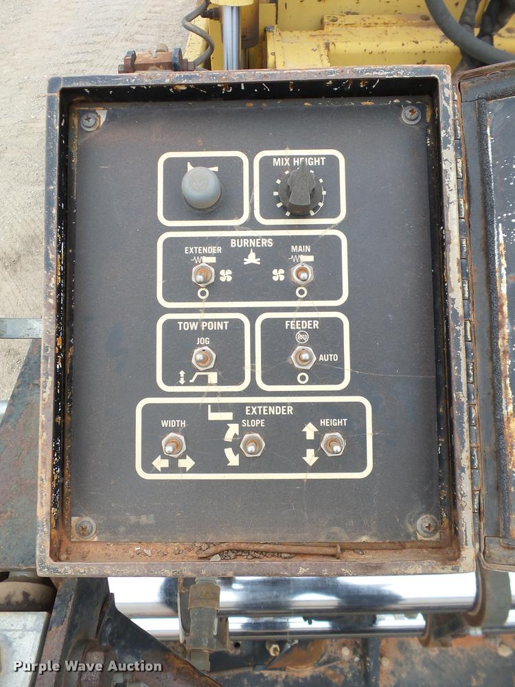 image for item DB0141 1999 Caterpillar AP-1055B paver