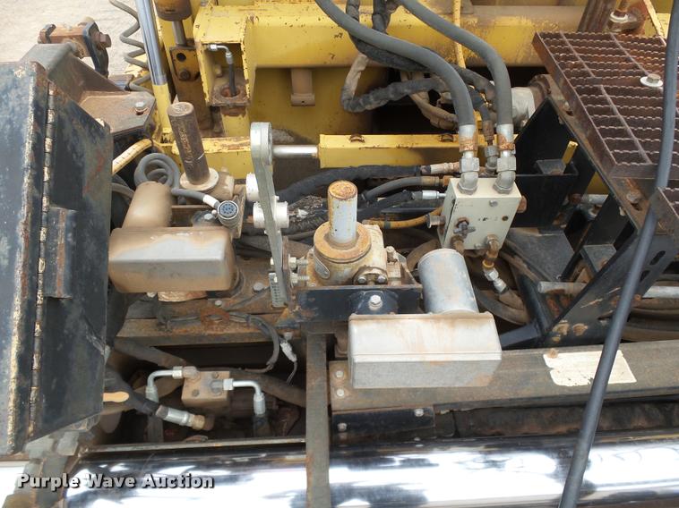 image for item DB0141 1999 Caterpillar AP-1055B paver