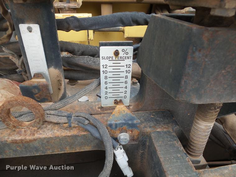 image for item DB0141 1999 Caterpillar AP-1055B paver