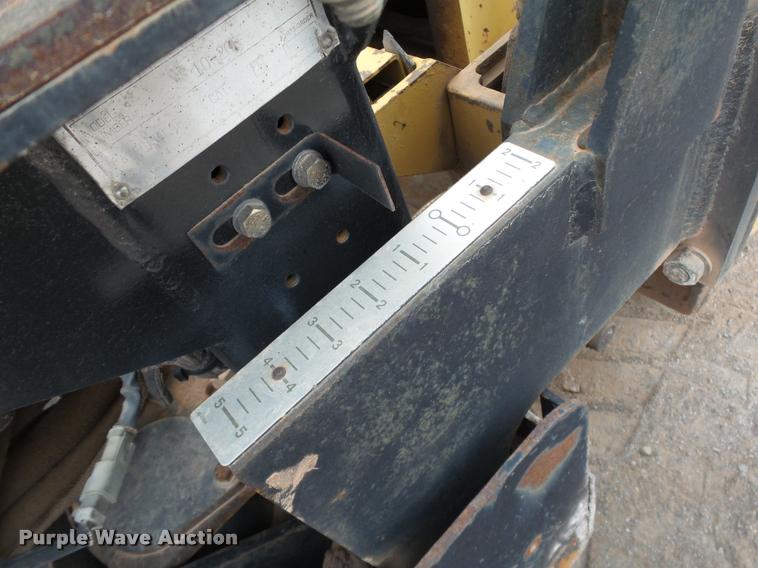 image for item DB0141 1999 Caterpillar AP-1055B paver