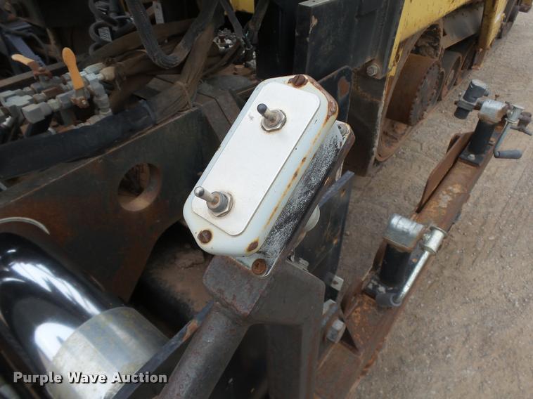 image for item DB0141 1999 Caterpillar AP-1055B paver