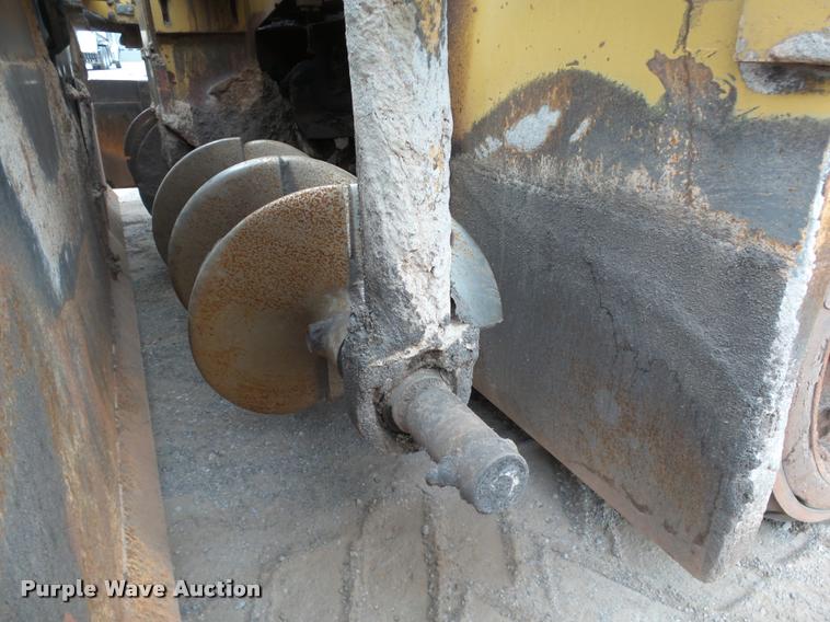 image for item DB0141 1999 Caterpillar AP-1055B paver