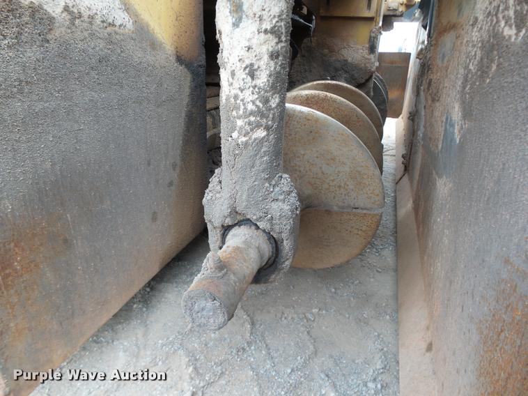 image for item DB0141 1999 Caterpillar AP-1055B paver