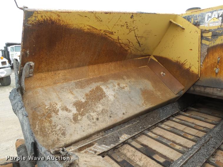 image for item DB0141 1999 Caterpillar AP-1055B paver