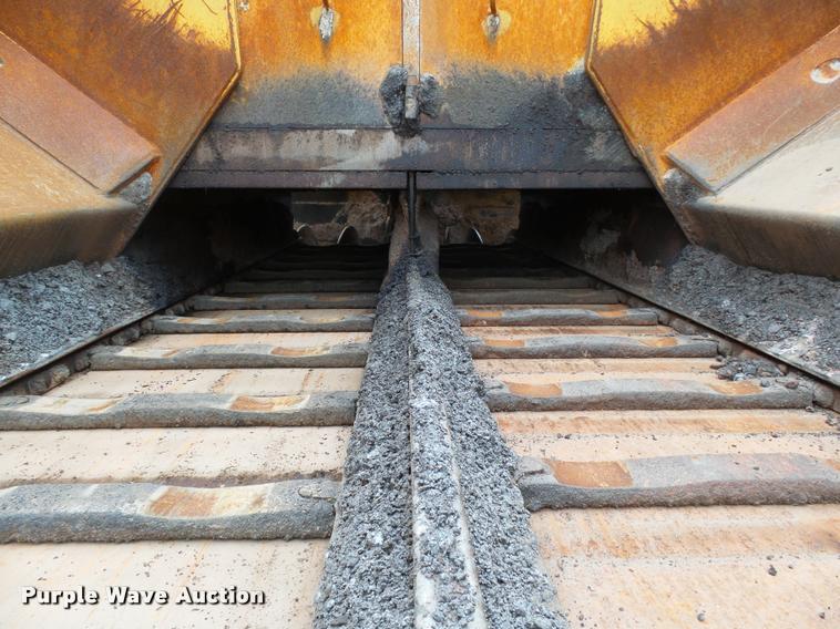 image for item DB0141 1999 Caterpillar AP-1055B paver